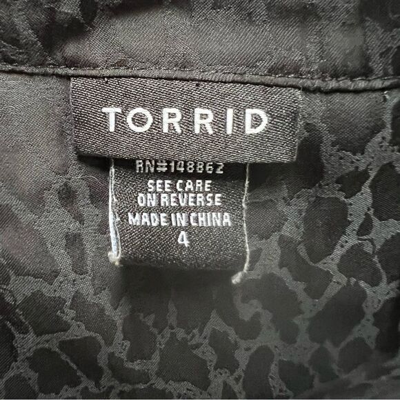 Torrid Sheer Animal Print Roll Tab Sleeve Black Blouse Plus Size Women's size 4X - Picture 6 of 10
